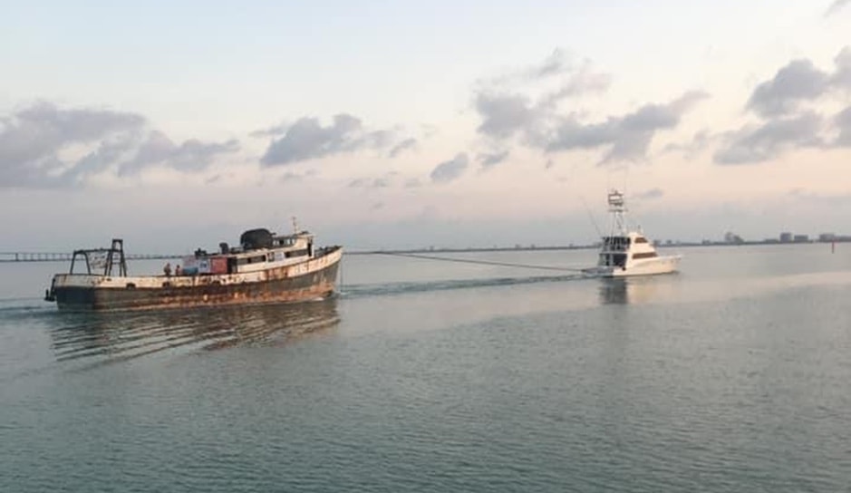 “EMR – Capt. Berry” Under Tow to the RGV Reef