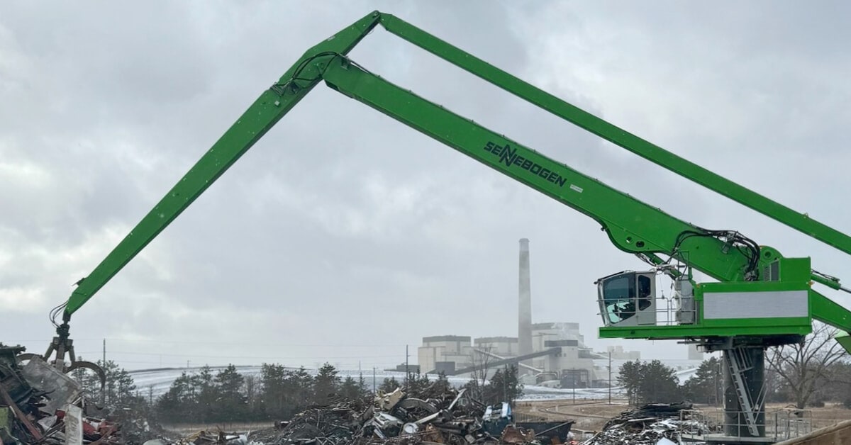 New crane at Becker with metal in its claws