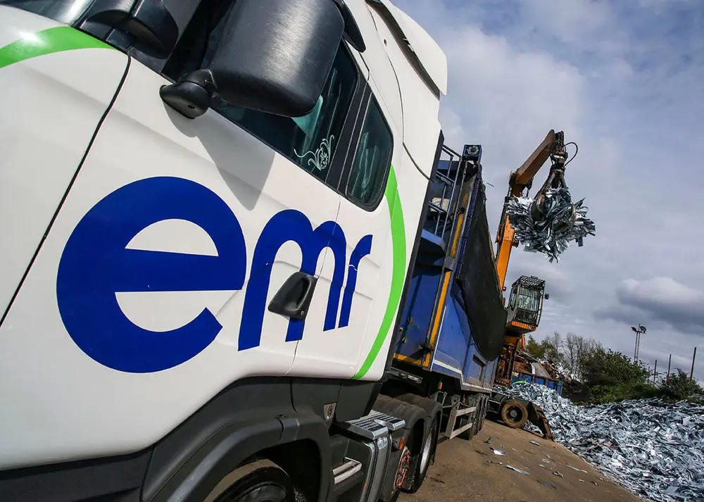 Side view of an EMR lorry